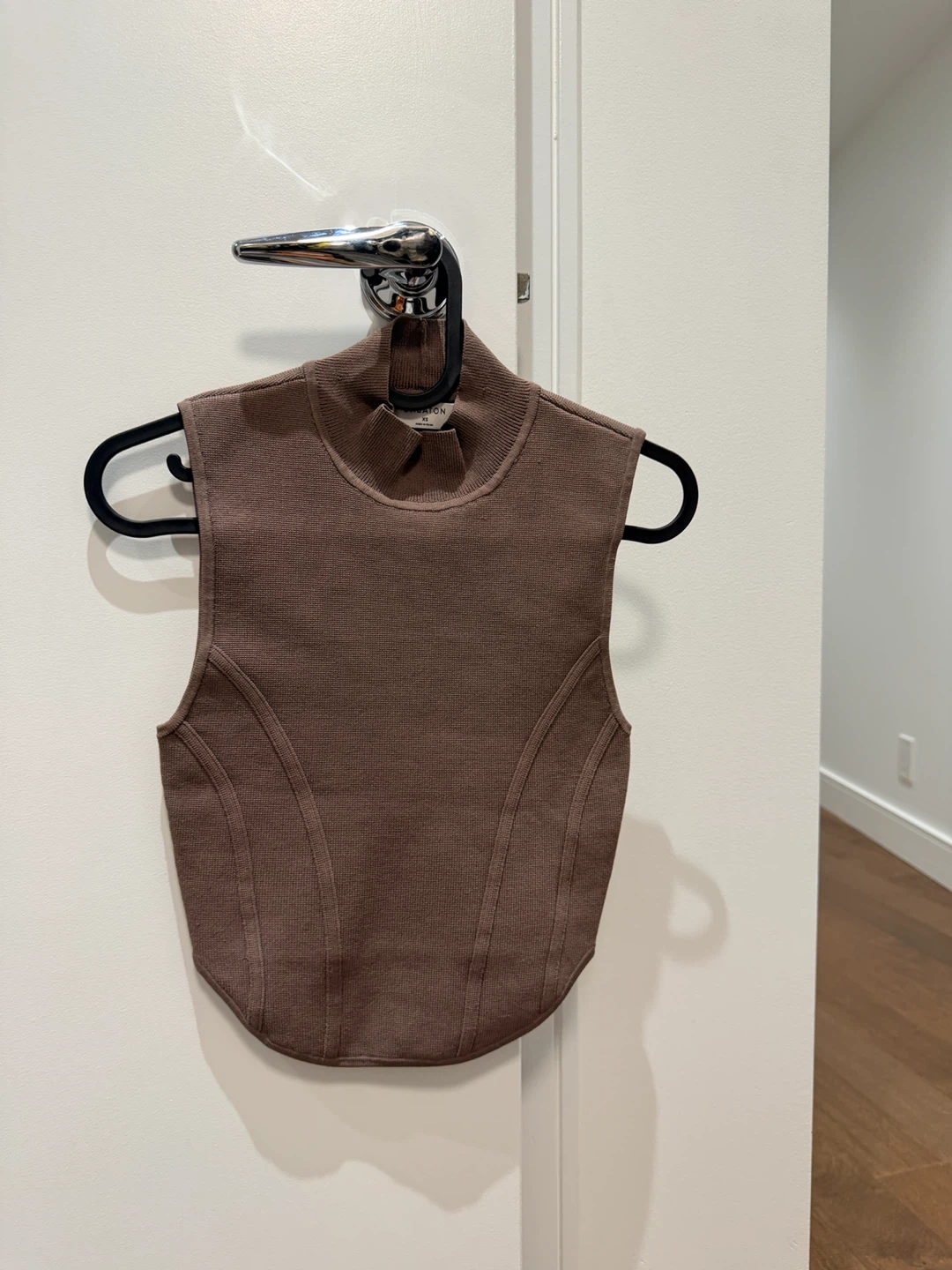Aritzia Babaton Brown Ribbed Mock Neck Sleeveless Top