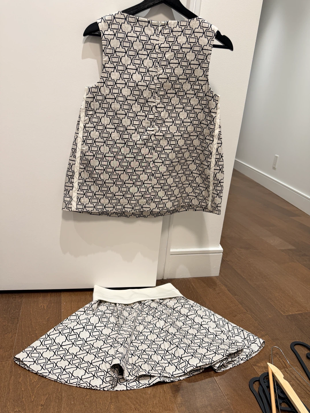 Dazzle Girls Sleeveless Top and Skirt Set - Size S - photo 3