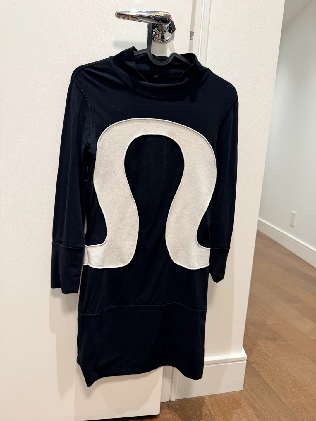 Lululemon Black & White Logo Dress - photo 2