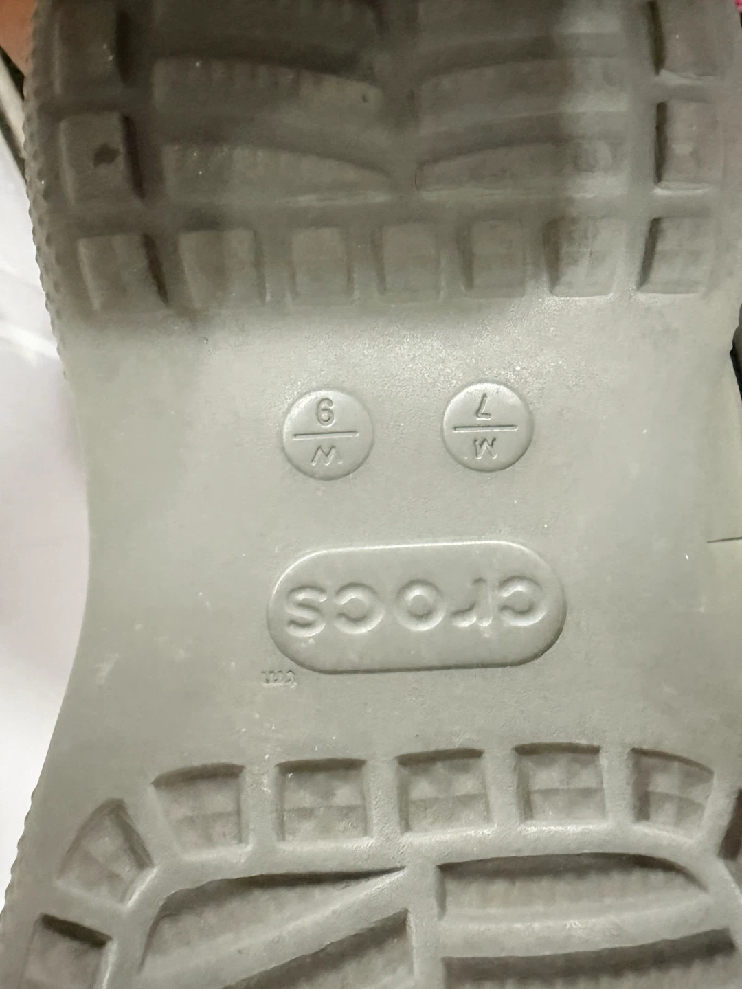 Crocs Clogs Size 7 W - photo 3