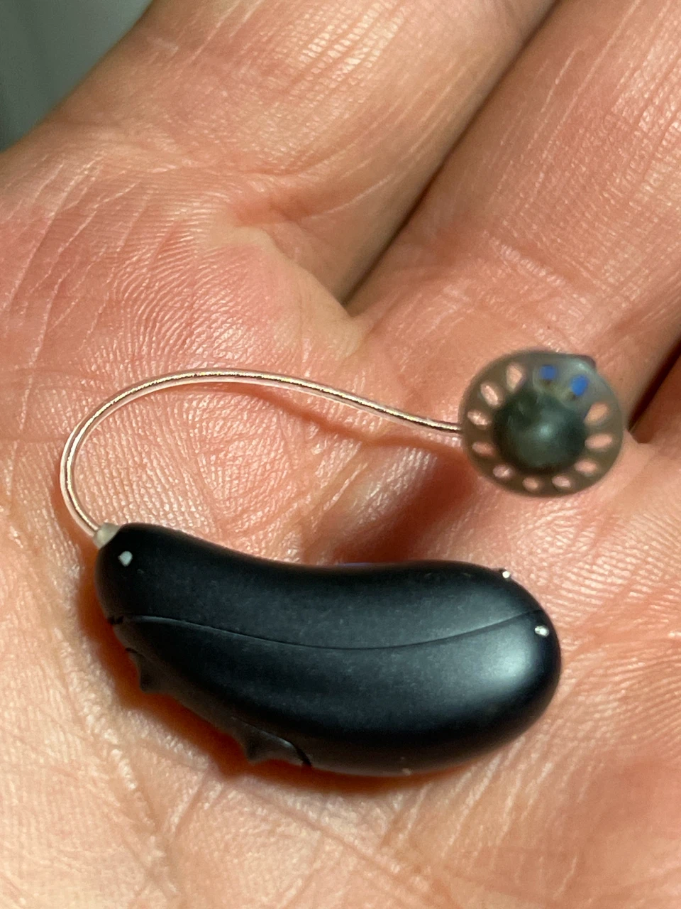 Unitron Hearing Aids with Charging Case - photo 3