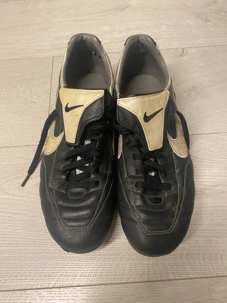 Nike Retro Soccer Cleats