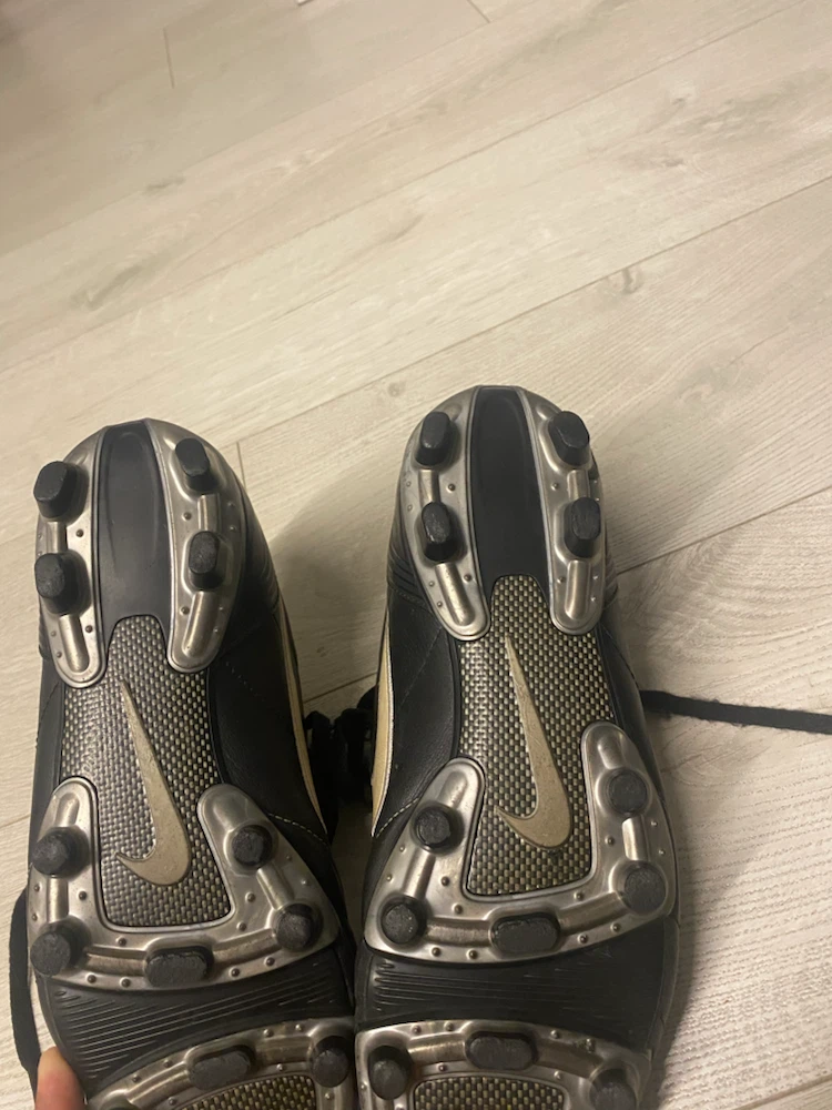 Nike Retro Soccer Cleats - photo 3