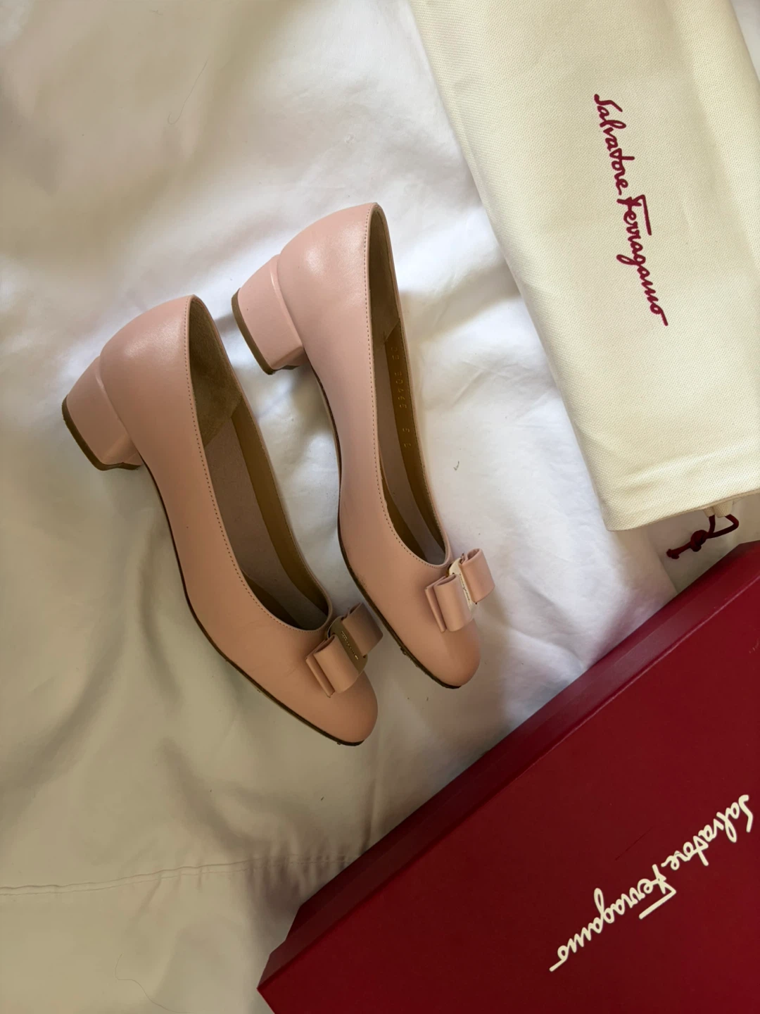 Salvatore Ferragamo Vara low heel pumps - photo 3