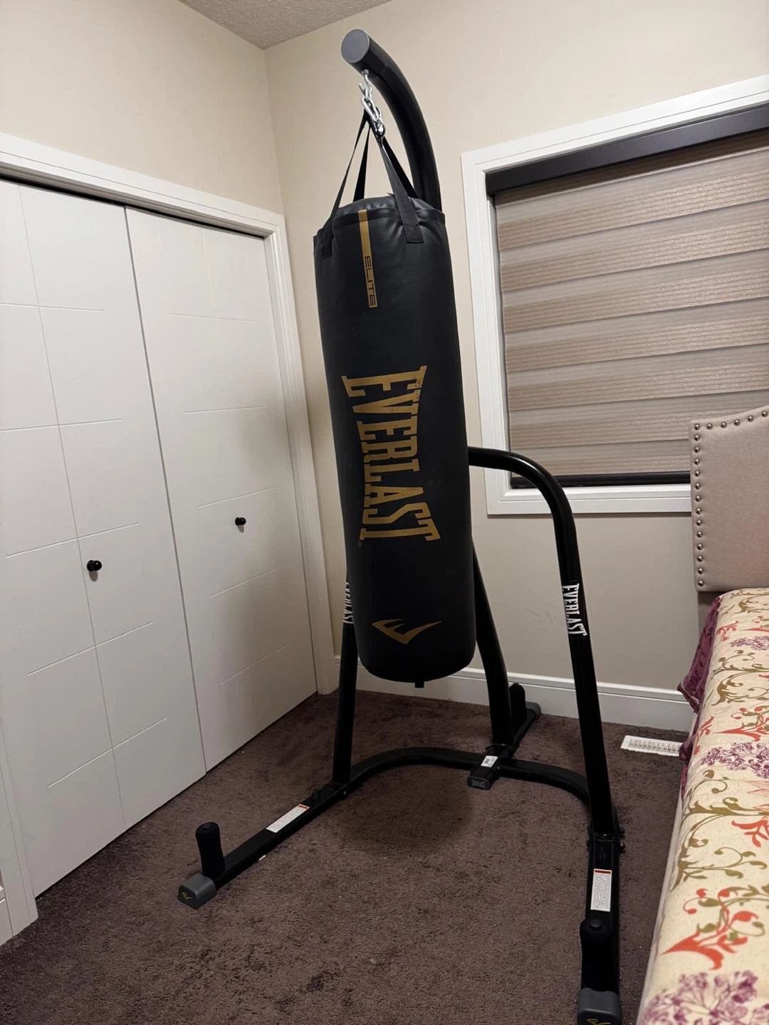 Everlast Heavy Bag Stand w/ Punching Bag - photo 4