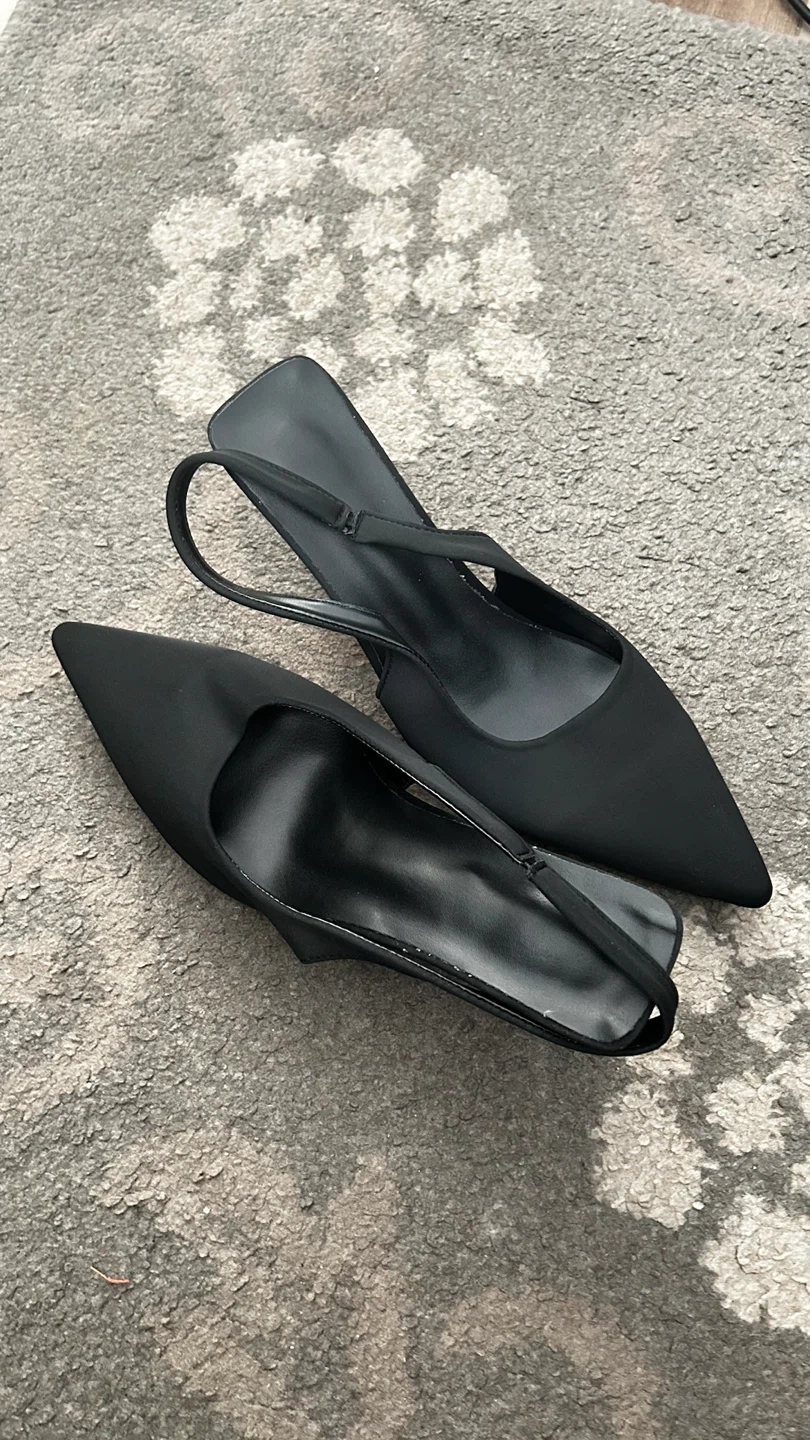 Talons noirs style slingback pointus