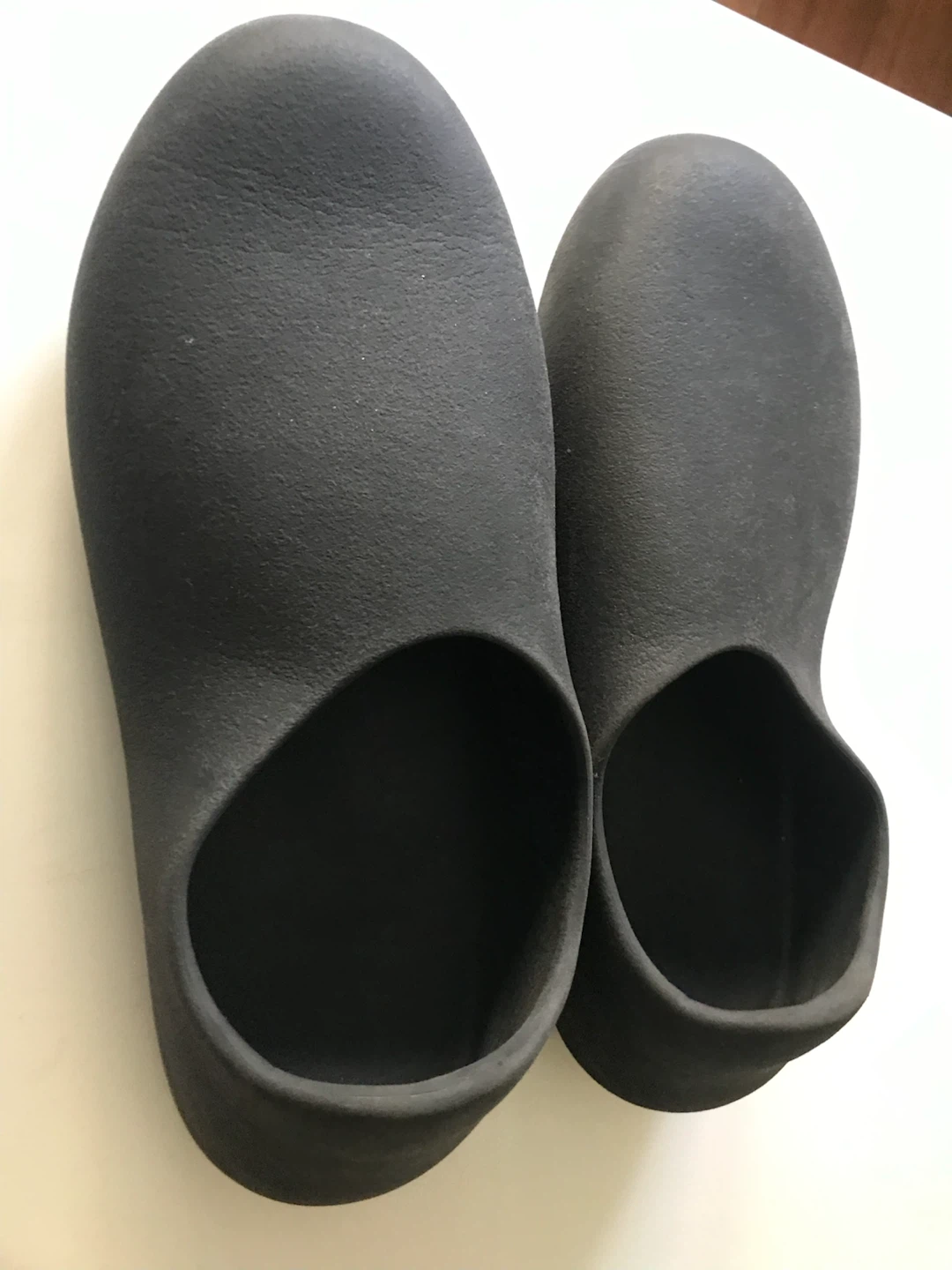 Yeezy Slippers  size 11 - photo 2
