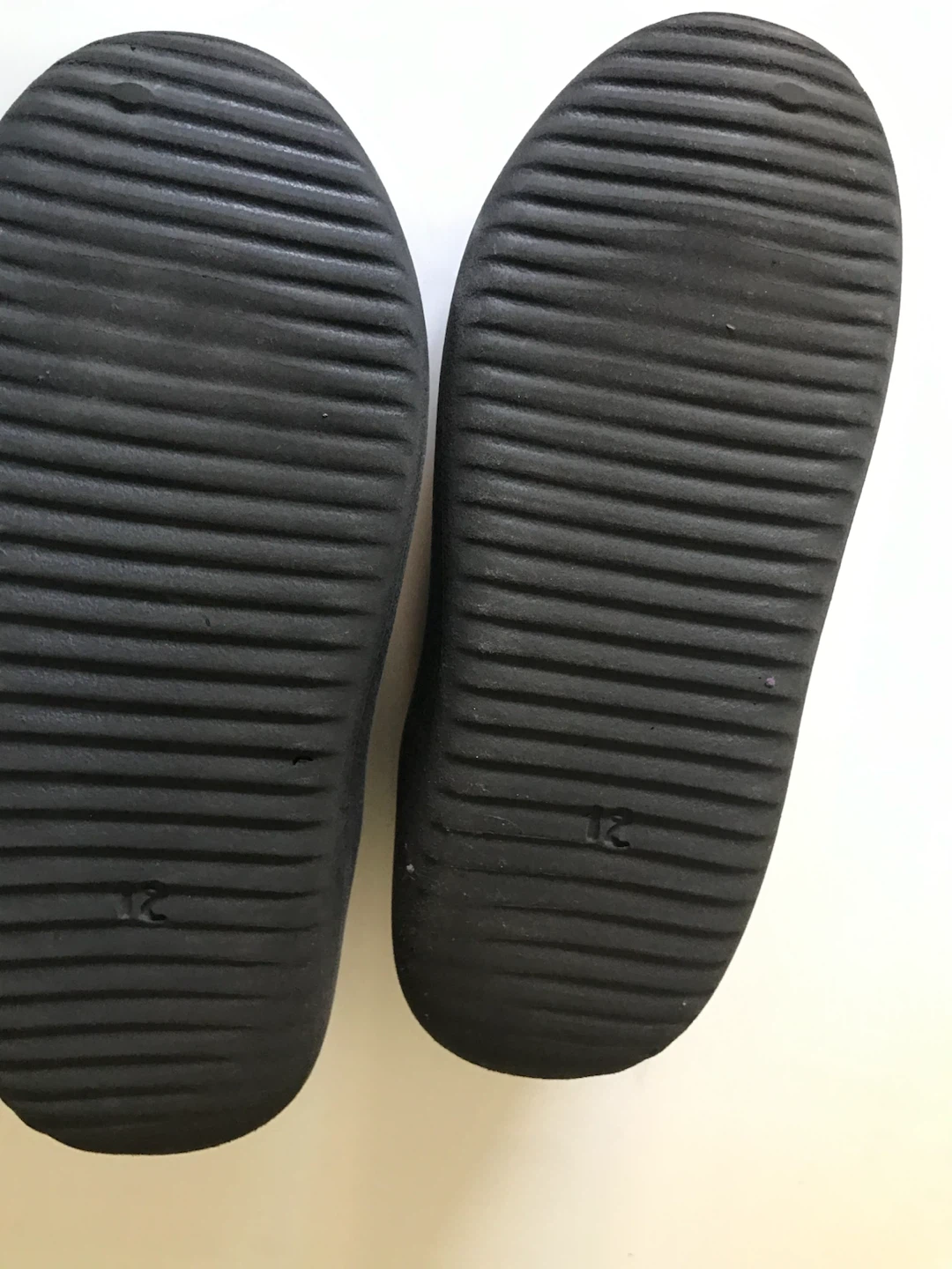 Yeezy Slippers  size 11 - photo 5