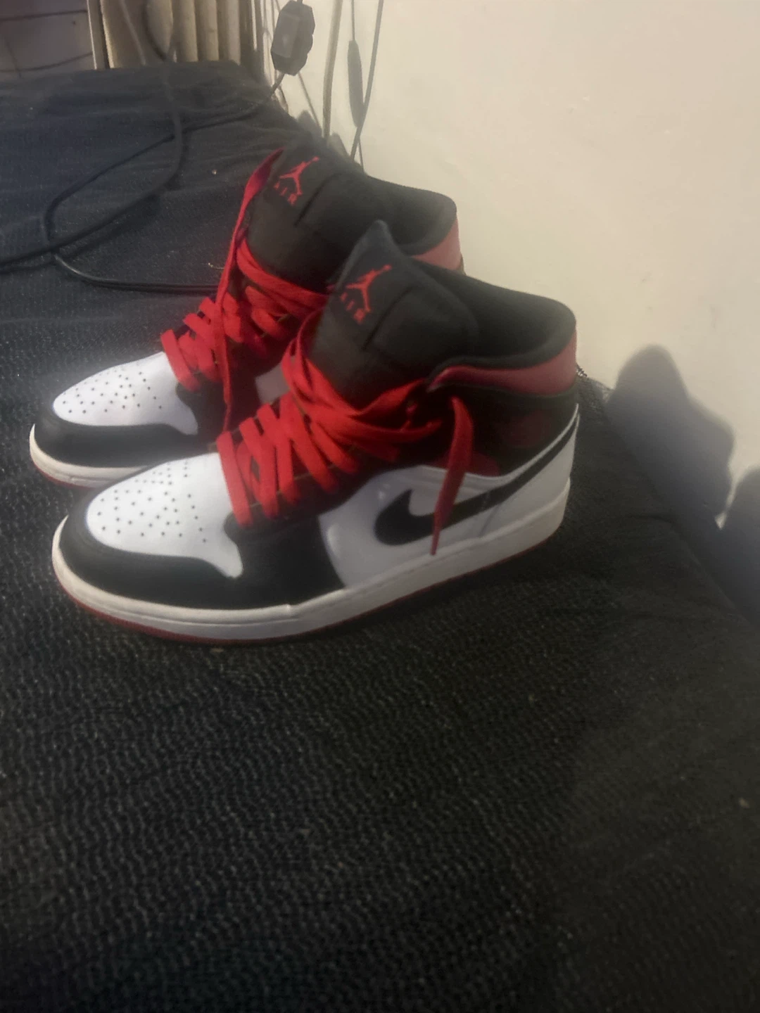Air Jordan 1 Mid SE Sneakers - US 8 - photo 2