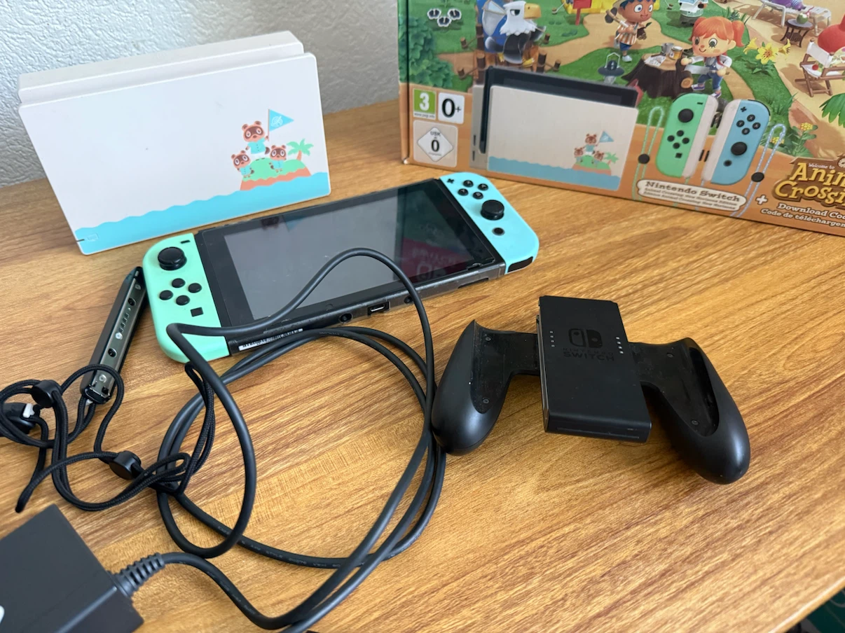 Nintendo Switch Animal Crossing Edition - photo 2