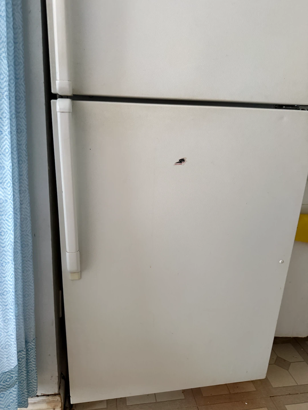 White Inglis Refrigerator - photo 2