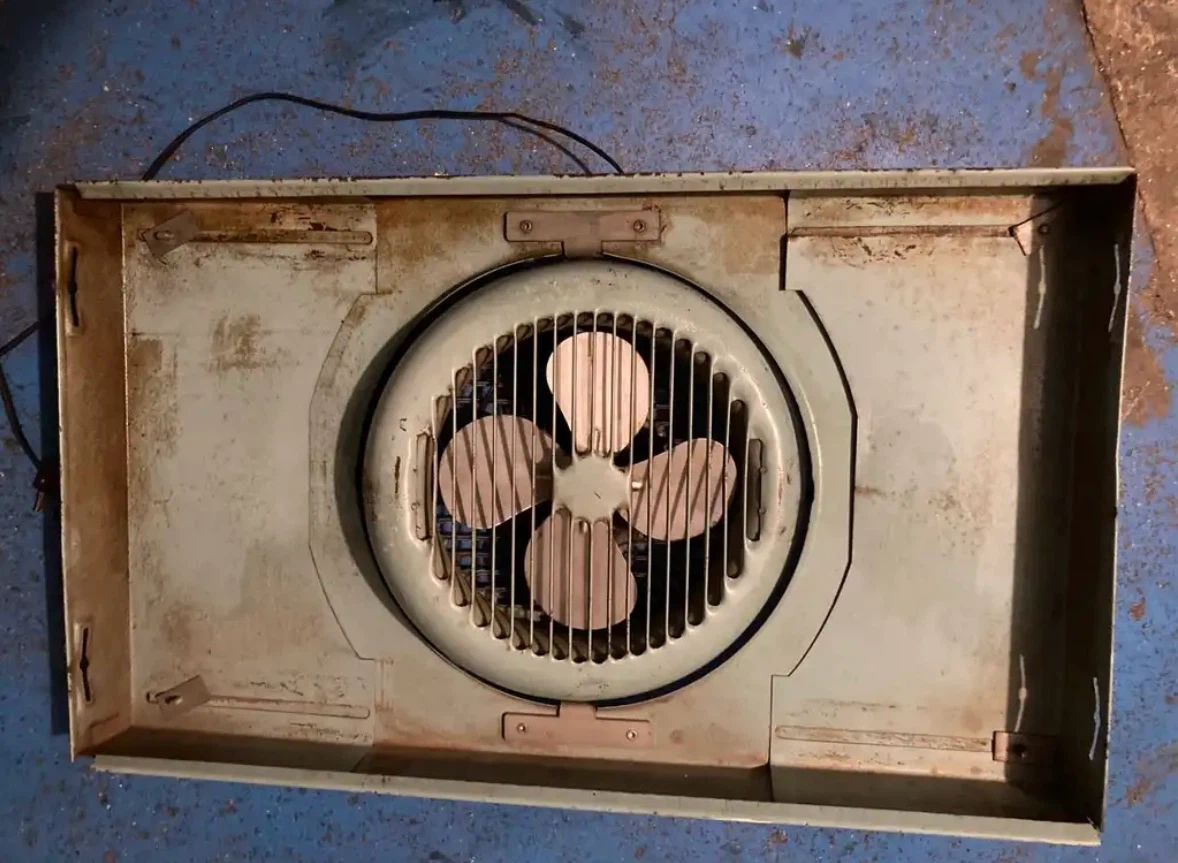 vintage Lasco window reversible fan - photo 2