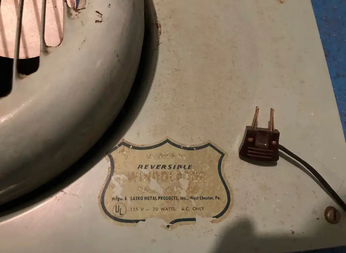 vintage Lasco window reversible fan - photo 3