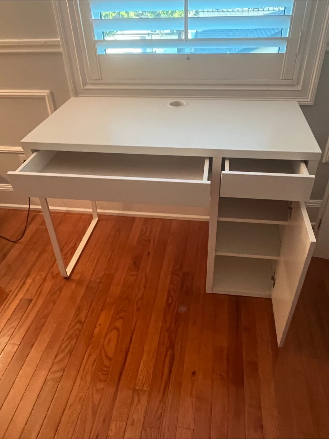 White Desk with Drawers and Shelves - photo 3