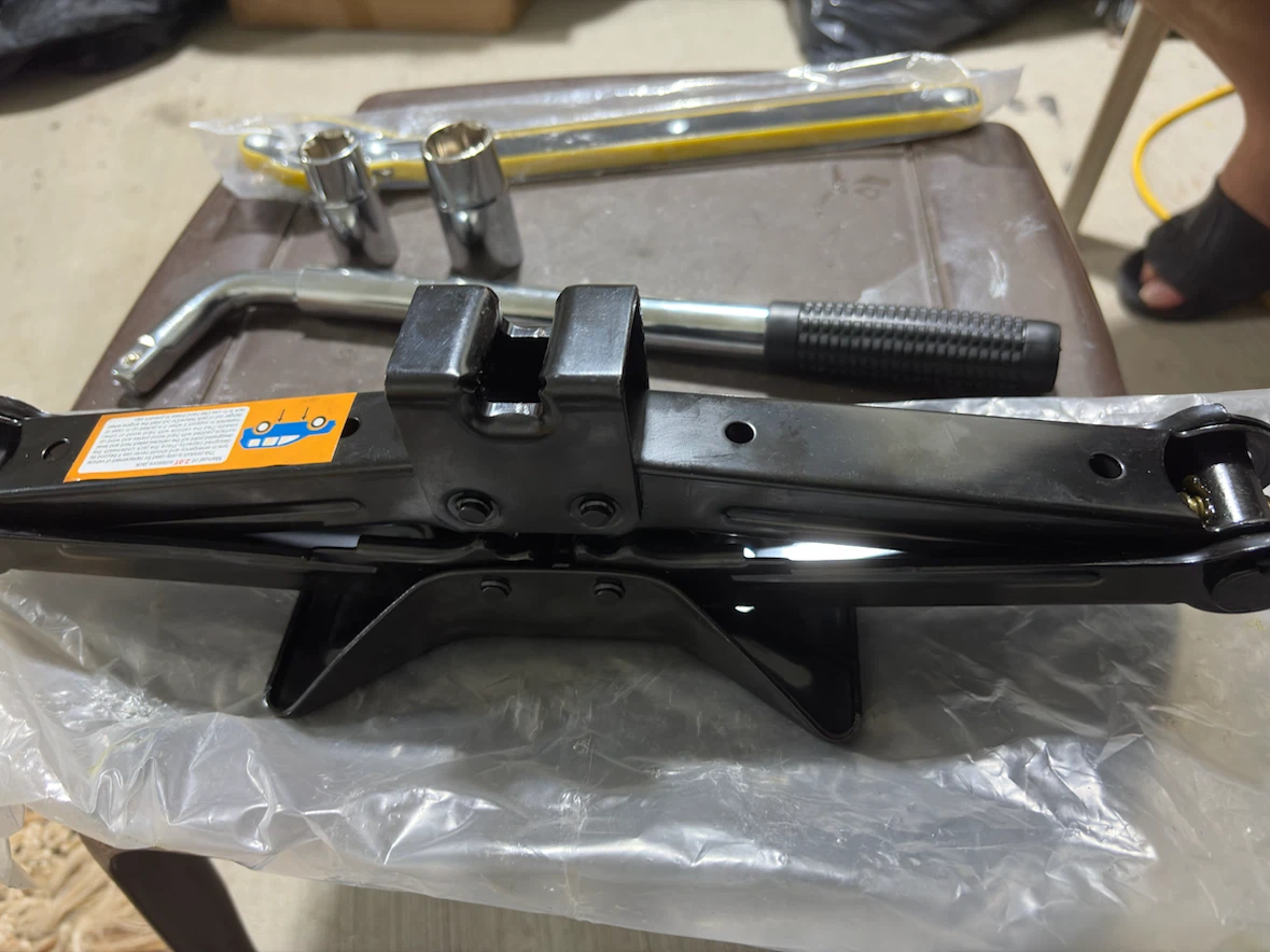Scissor Jack and Tire Tool Kit for 4,400 lbs Capacity - photo 2
