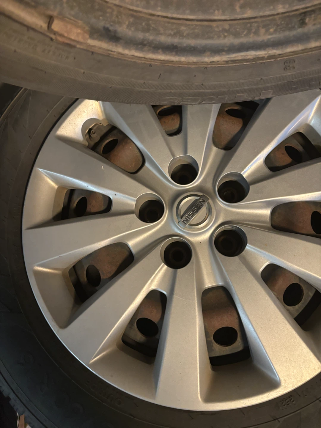 Nissan Hubcaps (Set of 4)
