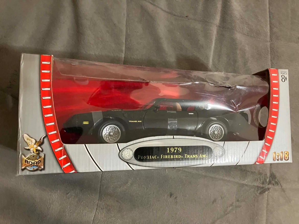 Road Signature 1979 Pontiac Firebird Trans Am 1:18 Diecast