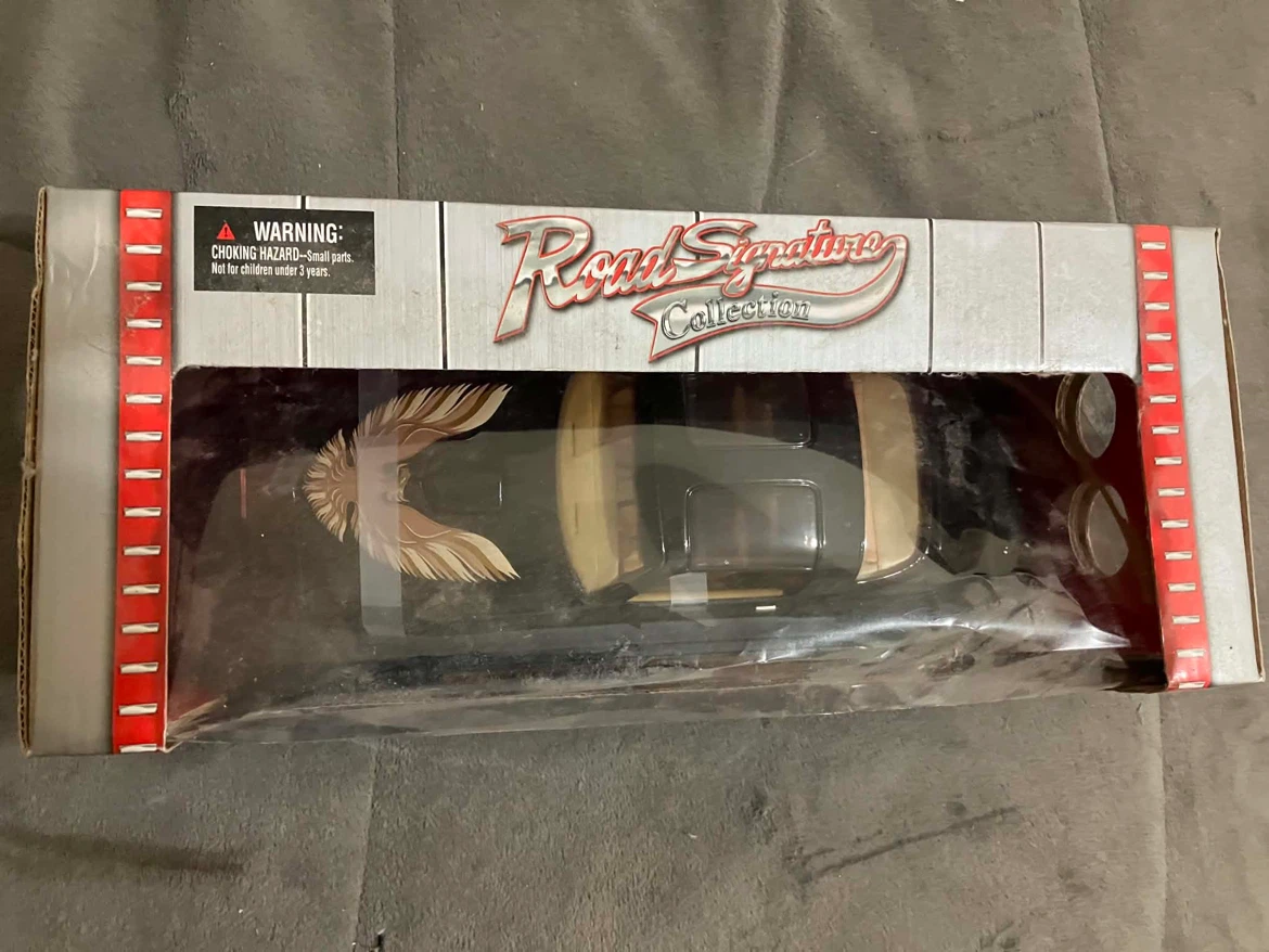Road Signature 1979 Pontiac Firebird Trans Am 1:18 Diecast - photo 2