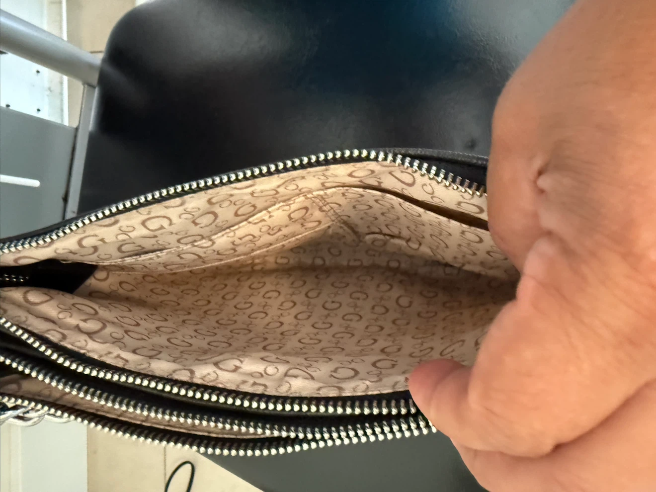 Guess Crossbody Purse - photo 2