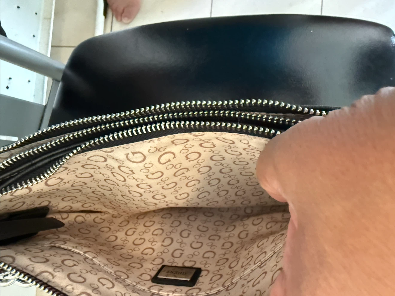 Guess Crossbody Purse - photo 3
