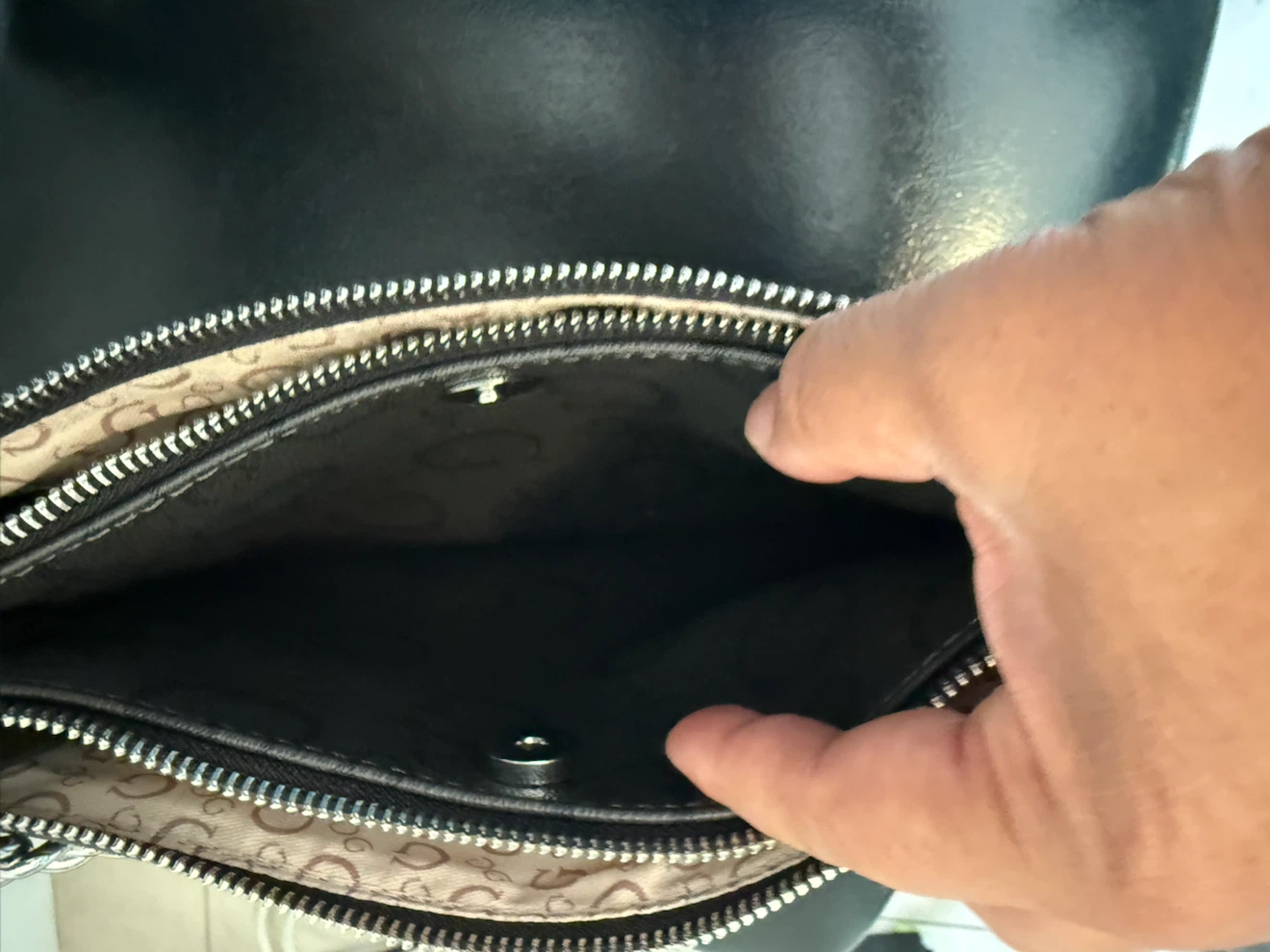 Guess Crossbody Purse - photo 4