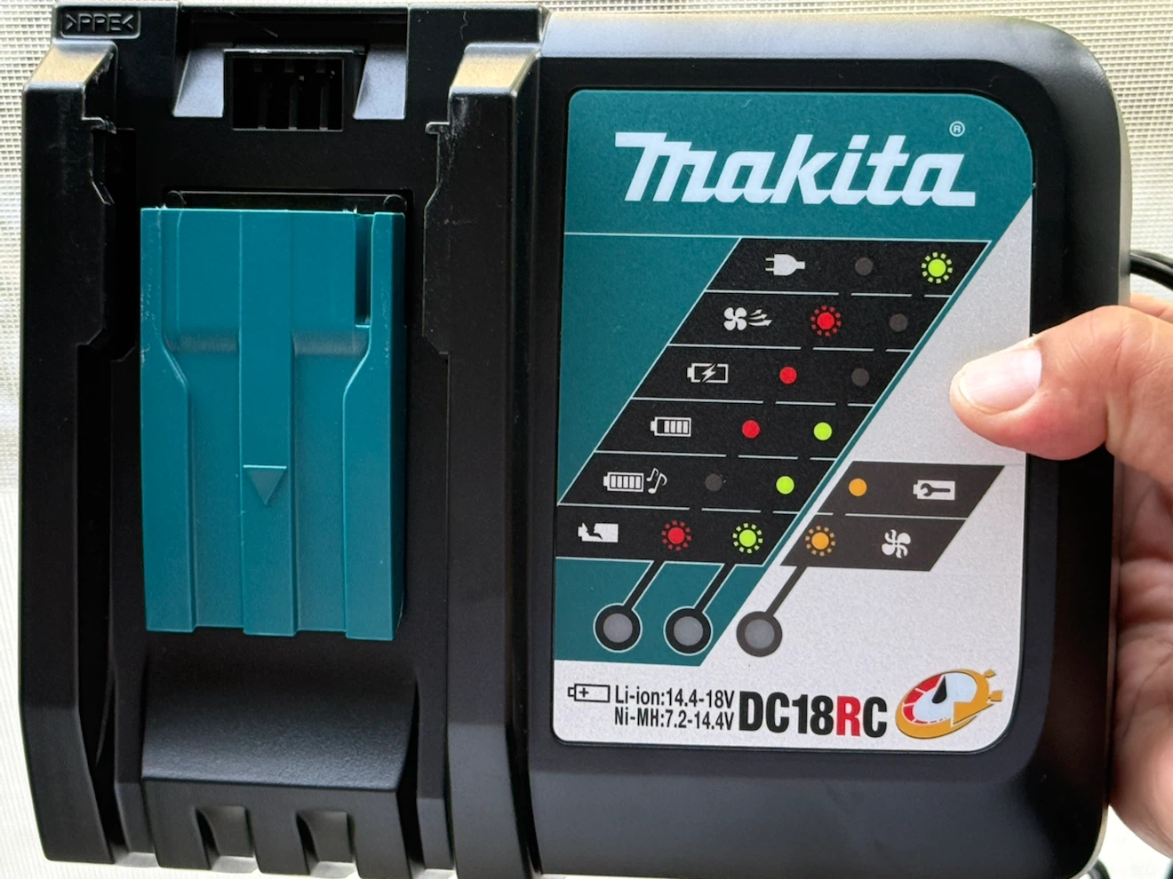 Battery and Rapid Charger kit - photo 2