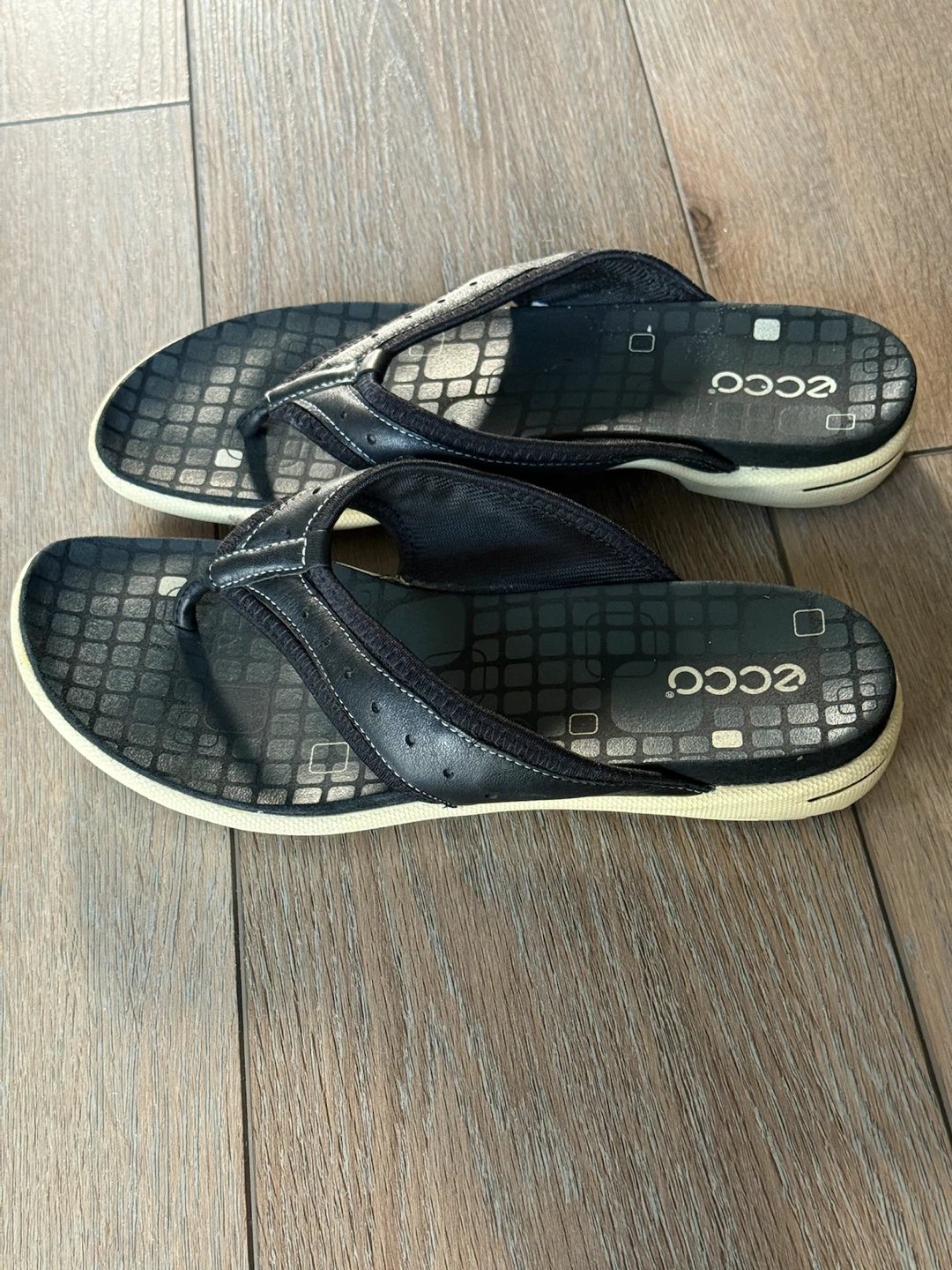 ECCO Flip Flops