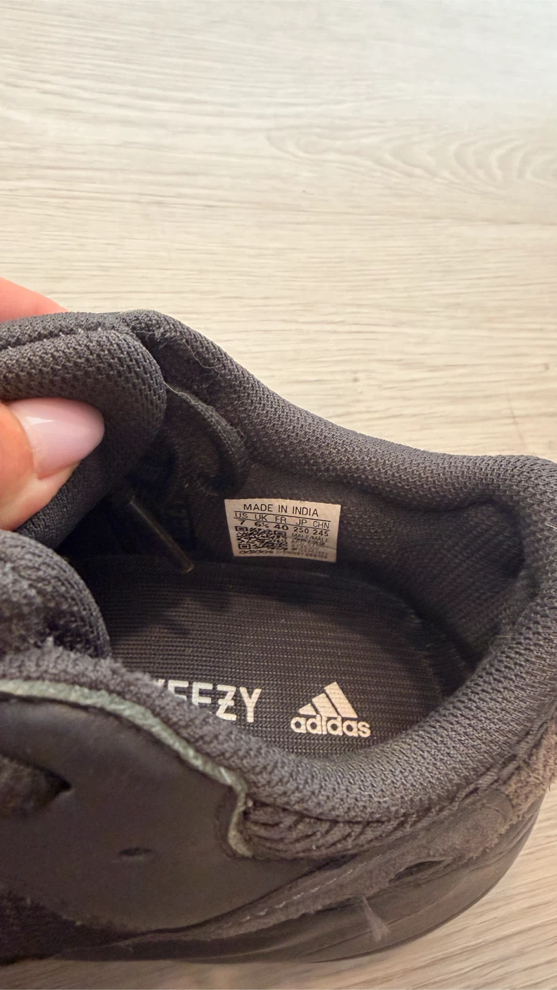 Adidas Yeezy Boost 700 V2 "utility black " - photo 4