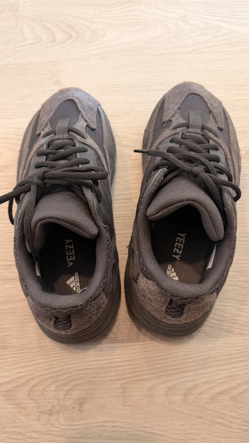 Adidas Yeezy Boost 700 V2 "utility black " - photo 5
