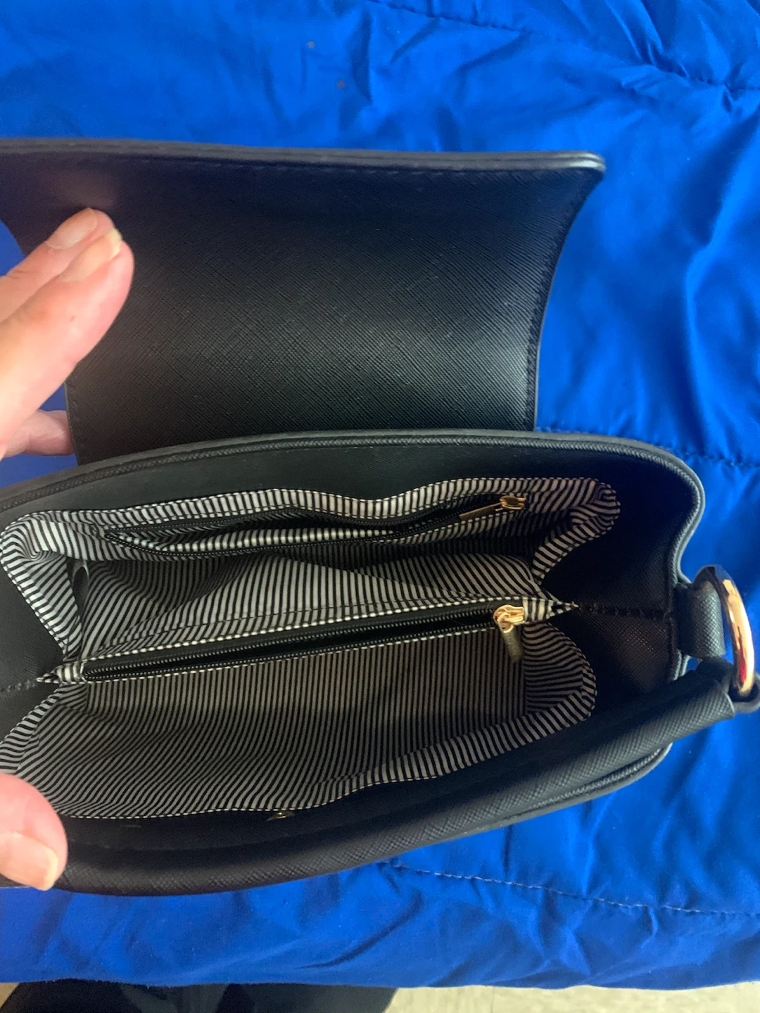 Black Handbag with Gold V Detail - photo 4