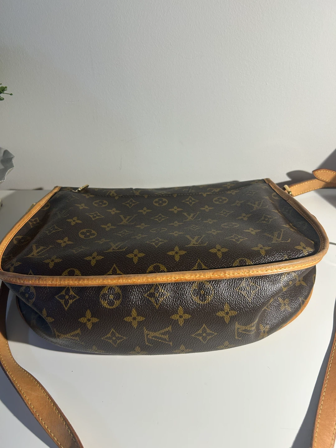 Authentic Louis Vuitton Menilmontant GM - photo 3