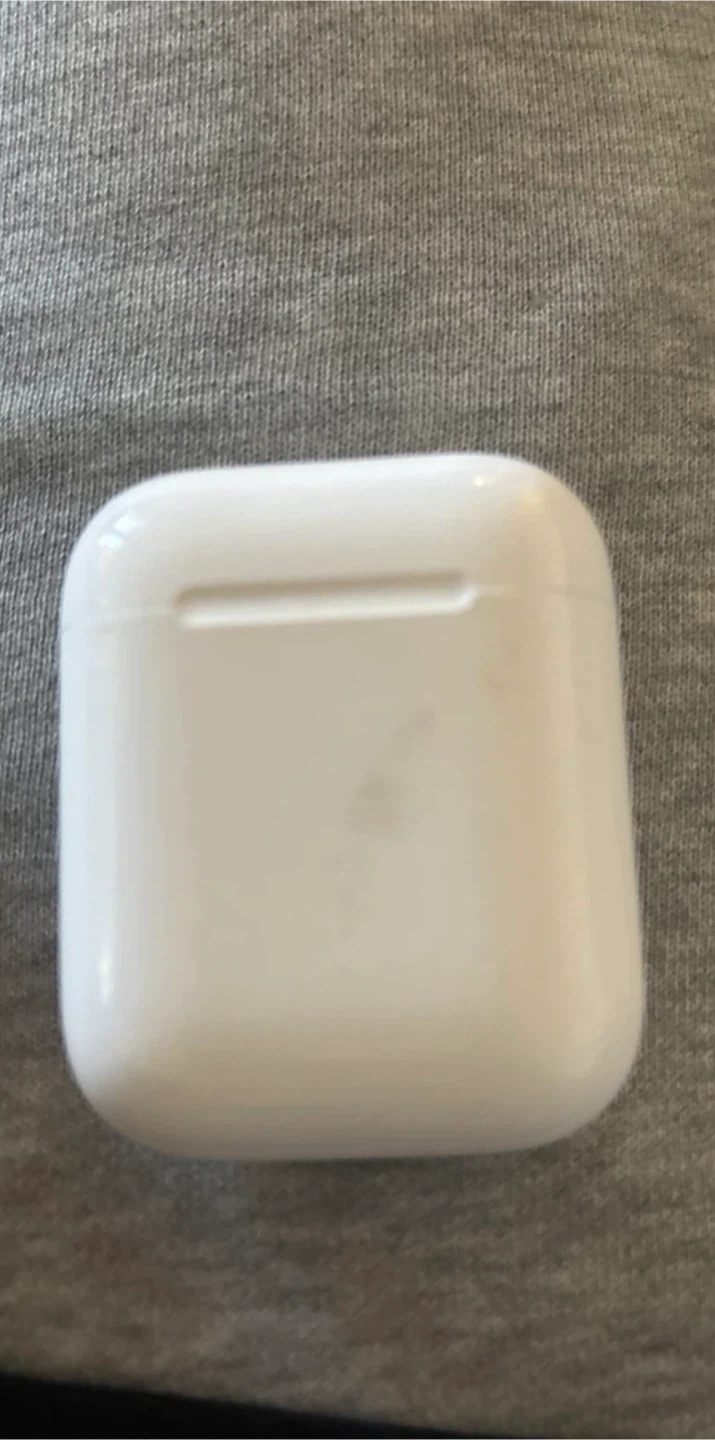 2 Apple AirPods Charging Case
