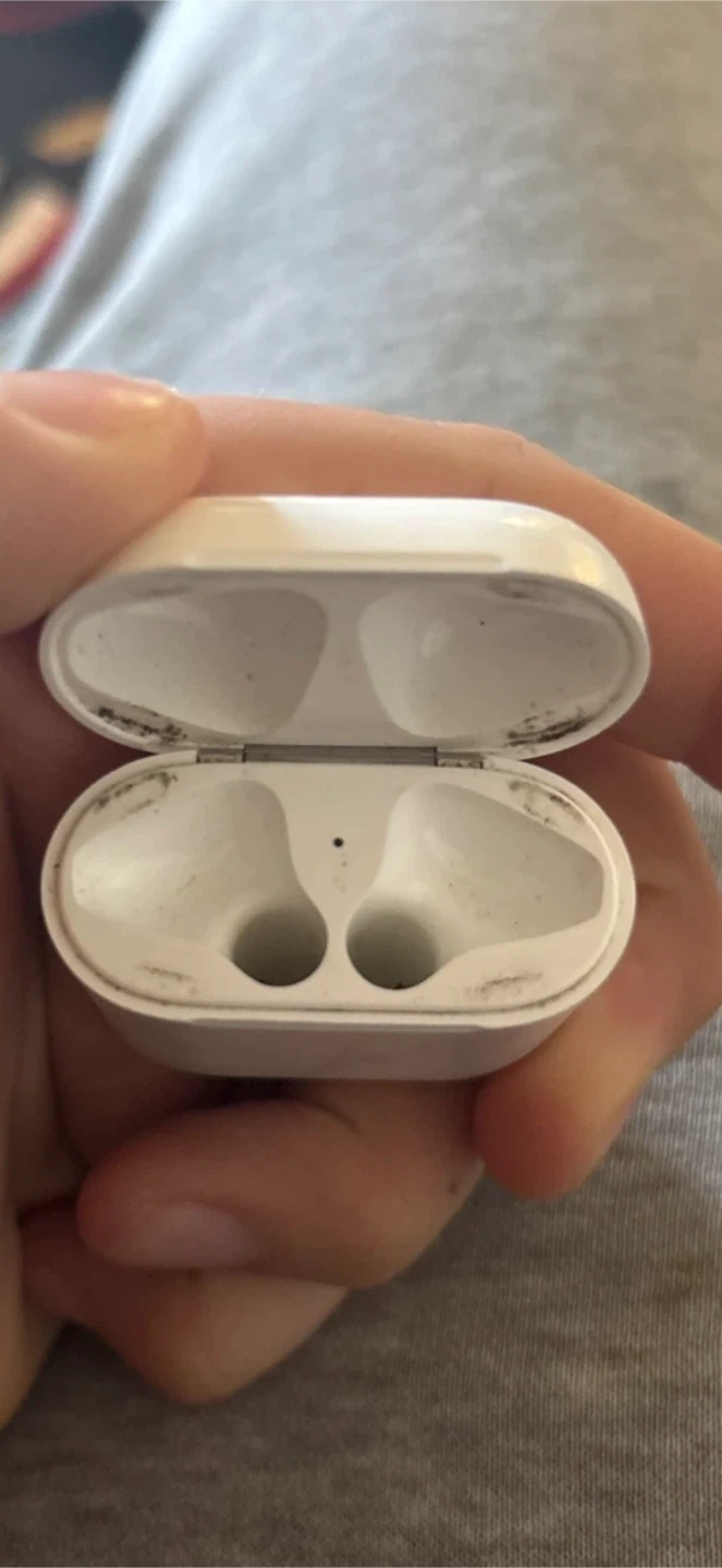 2 Apple AirPods Charging Case - photo 2