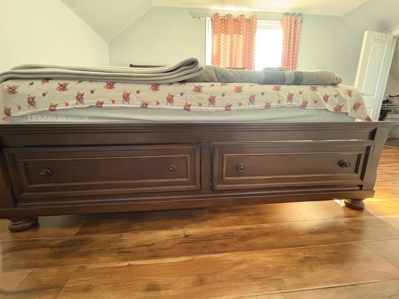 King size bed - photo 2