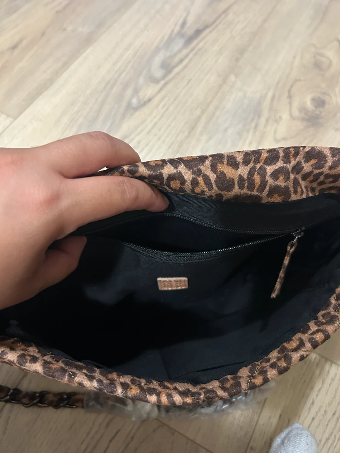 Pedredred Leopard Print Quilted Shoulder Bag - photo 4