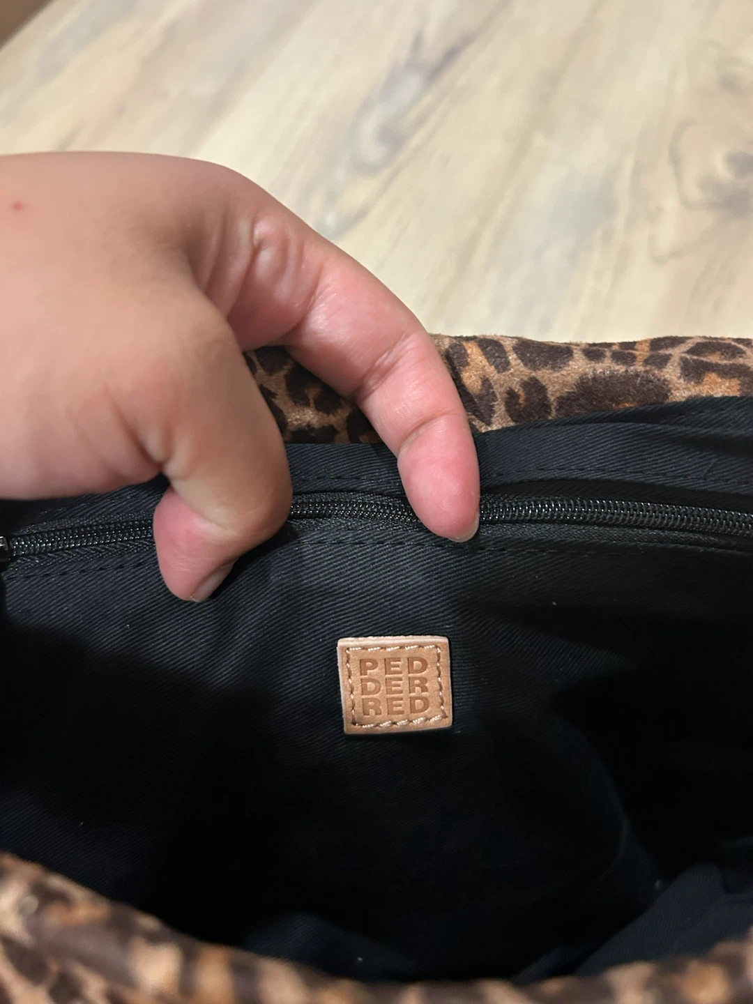 Pedredred Leopard Print Quilted Shoulder Bag - photo 5