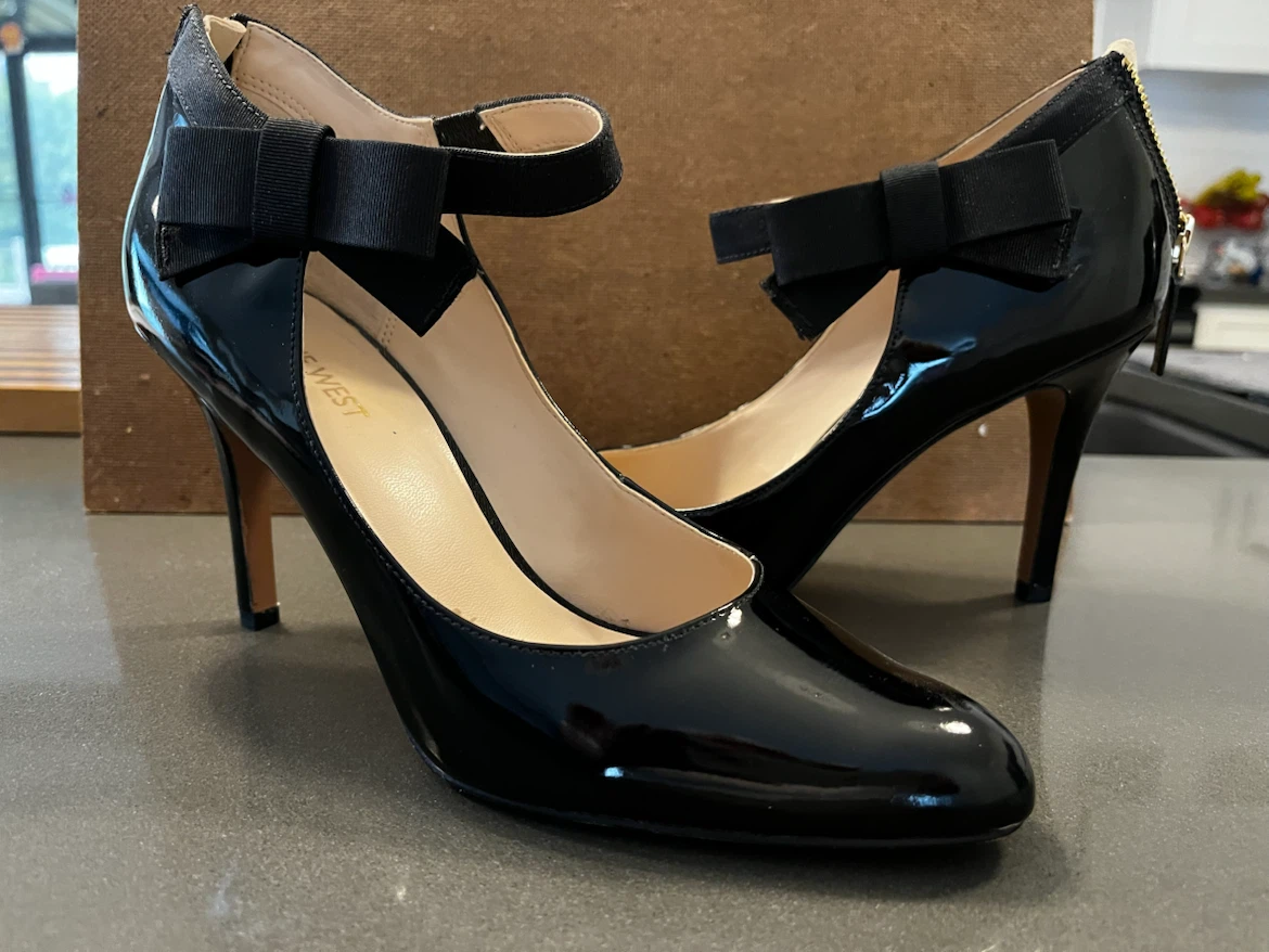 Chaussures à talons hauts Nine West noires vernies avec nœud - photo 3