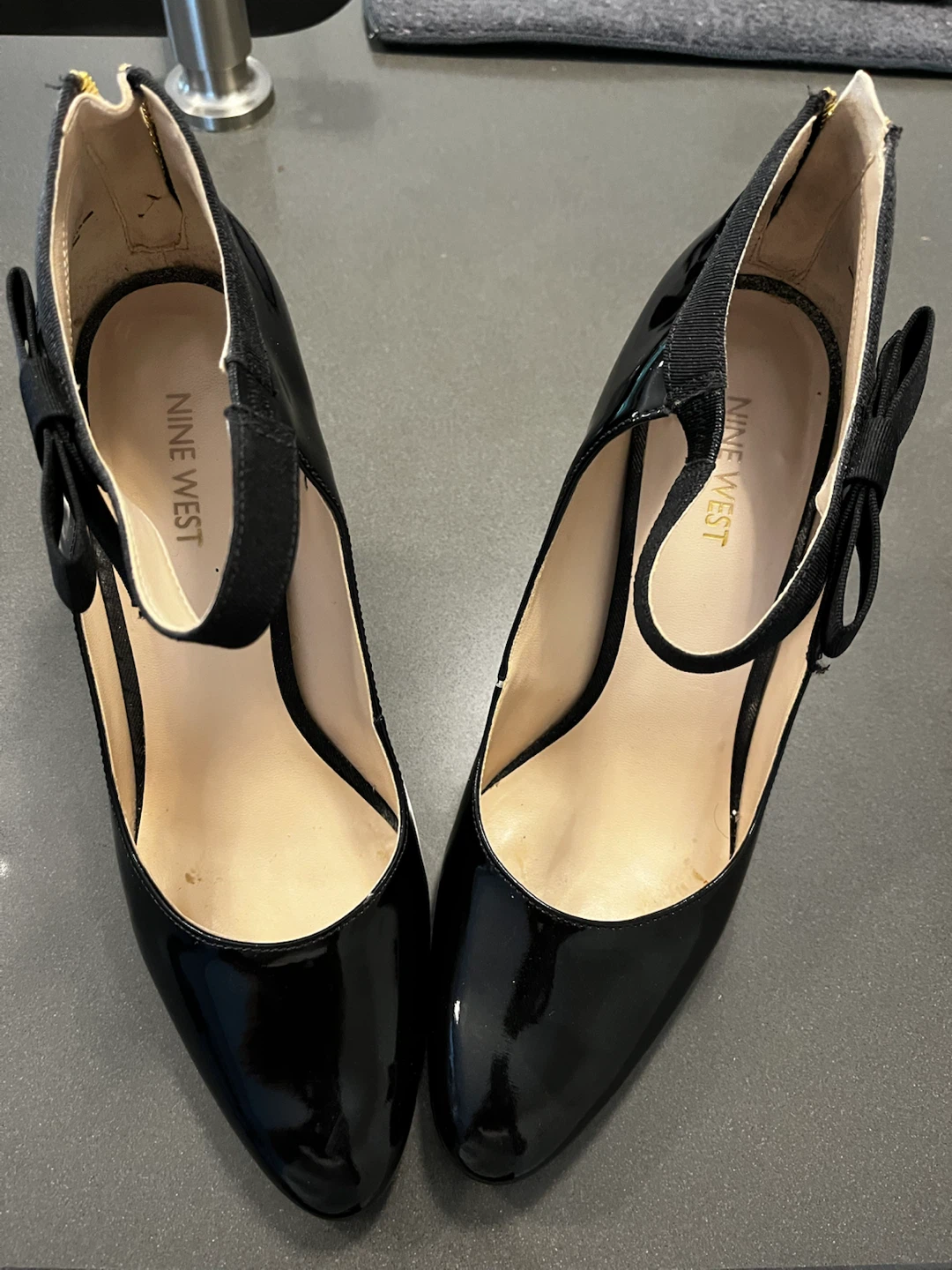 Chaussures à talons hauts Nine West noires vernies avec nœud - photo 4