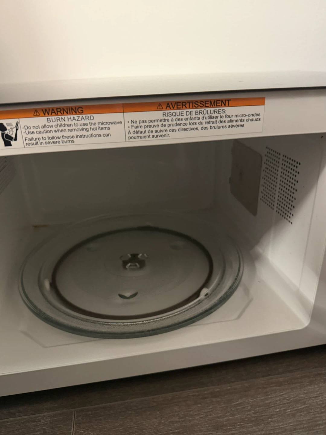 Hamilton Beach Microwave Oven - photo 2