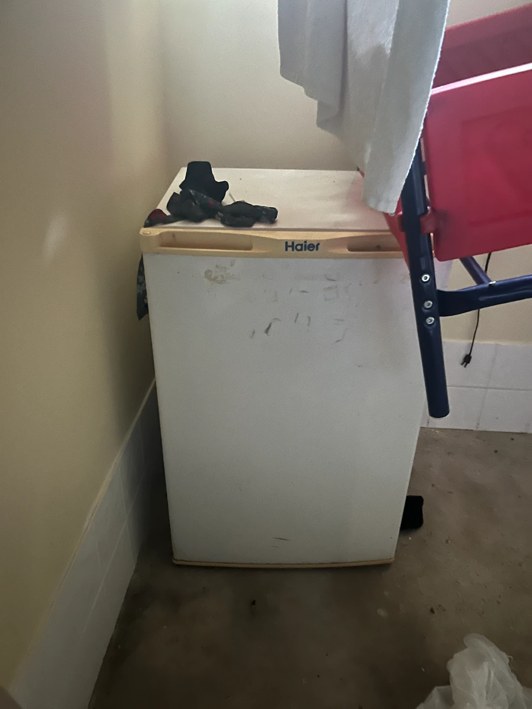 Haier Mini Fridge