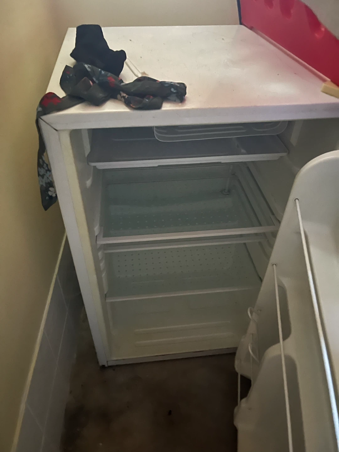 Haier Mini Fridge - photo 2