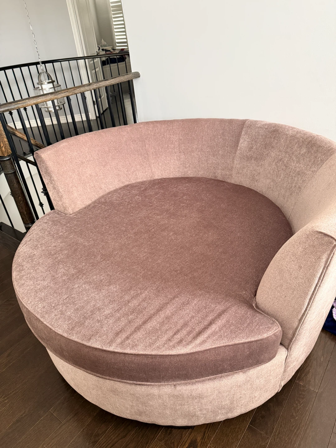 Urban barn nesting chair