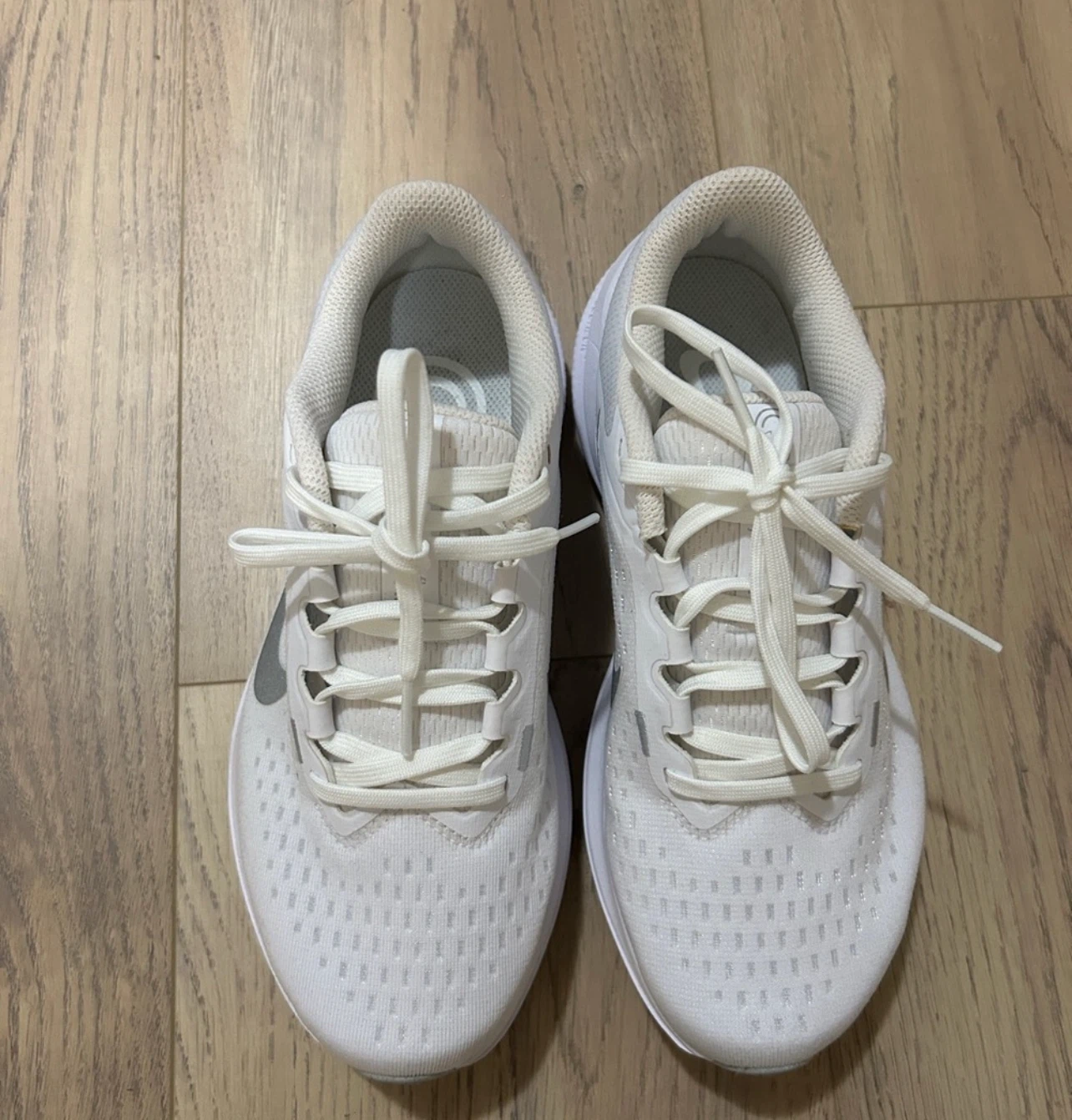 Nike White Running Shoes Winflo 10