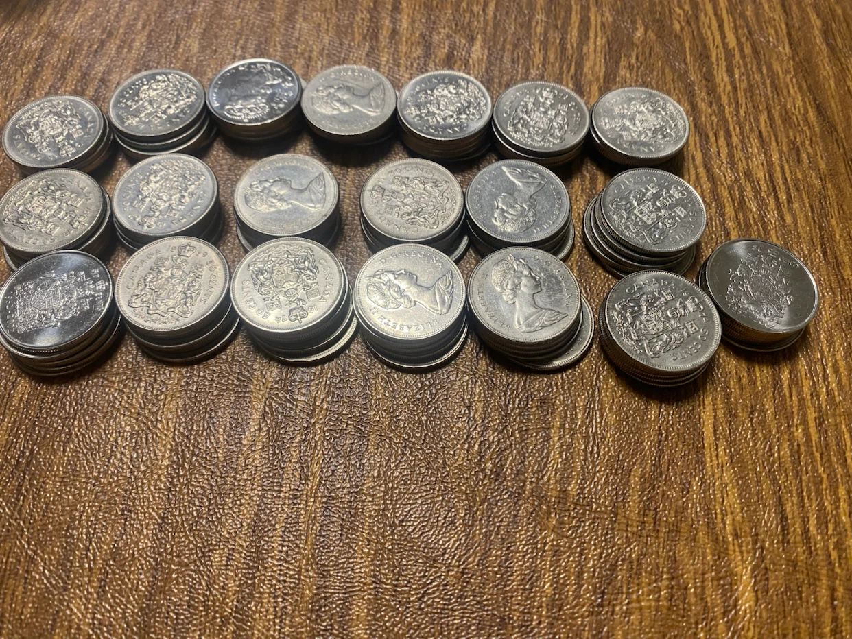 100 Assorted Canadian 50 Cent Coins - photo 3