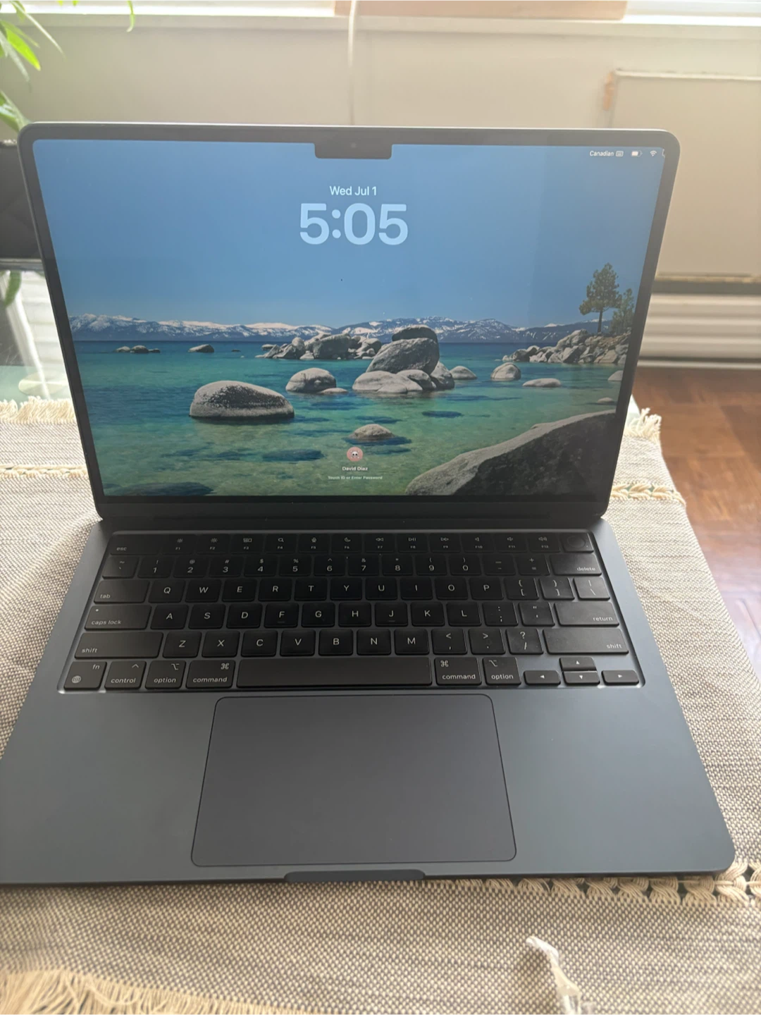 MacBook m3 air 8gb ram 260gb storage