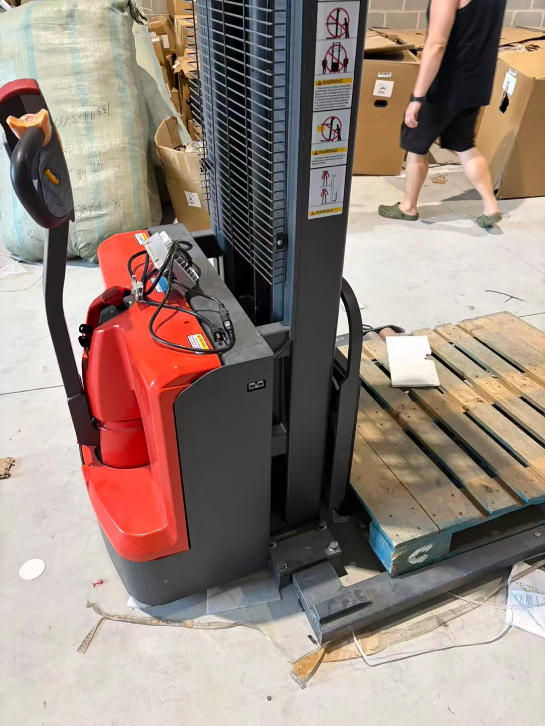 Electric forklift/pallet stacker - photo 3