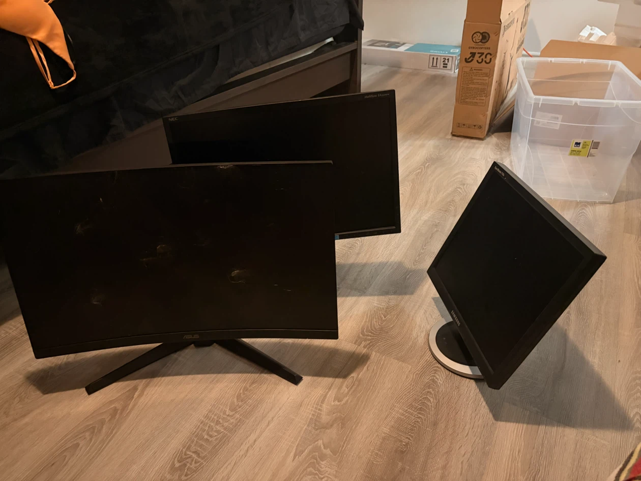 Broken Asus and Samsung Monitors $5