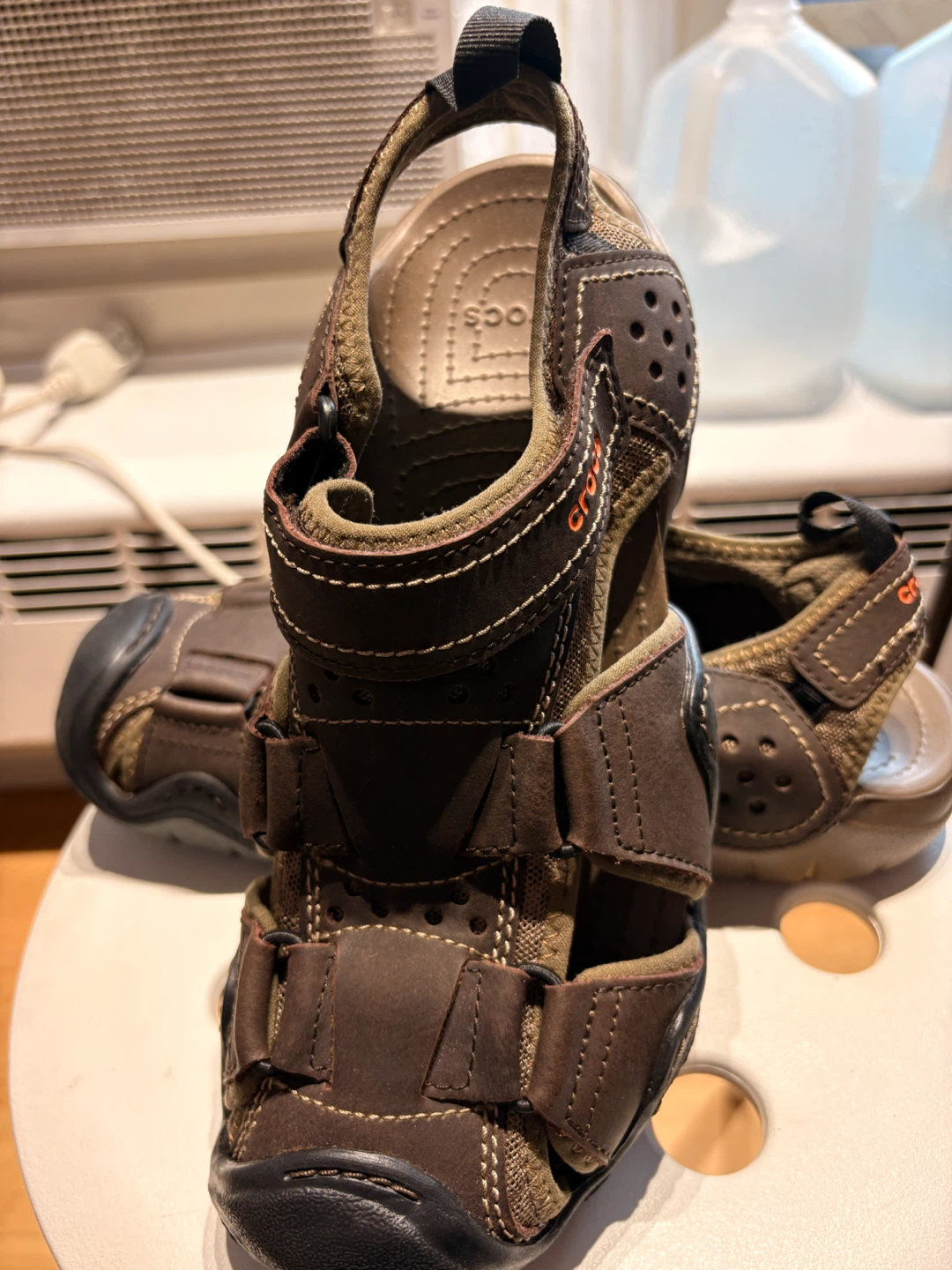 Crocs Sandals Size 8 - photo 2
