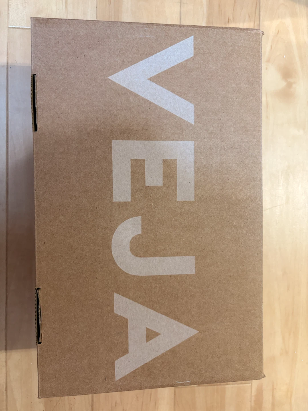 Veja V-10 sneakers white with burgundy accent