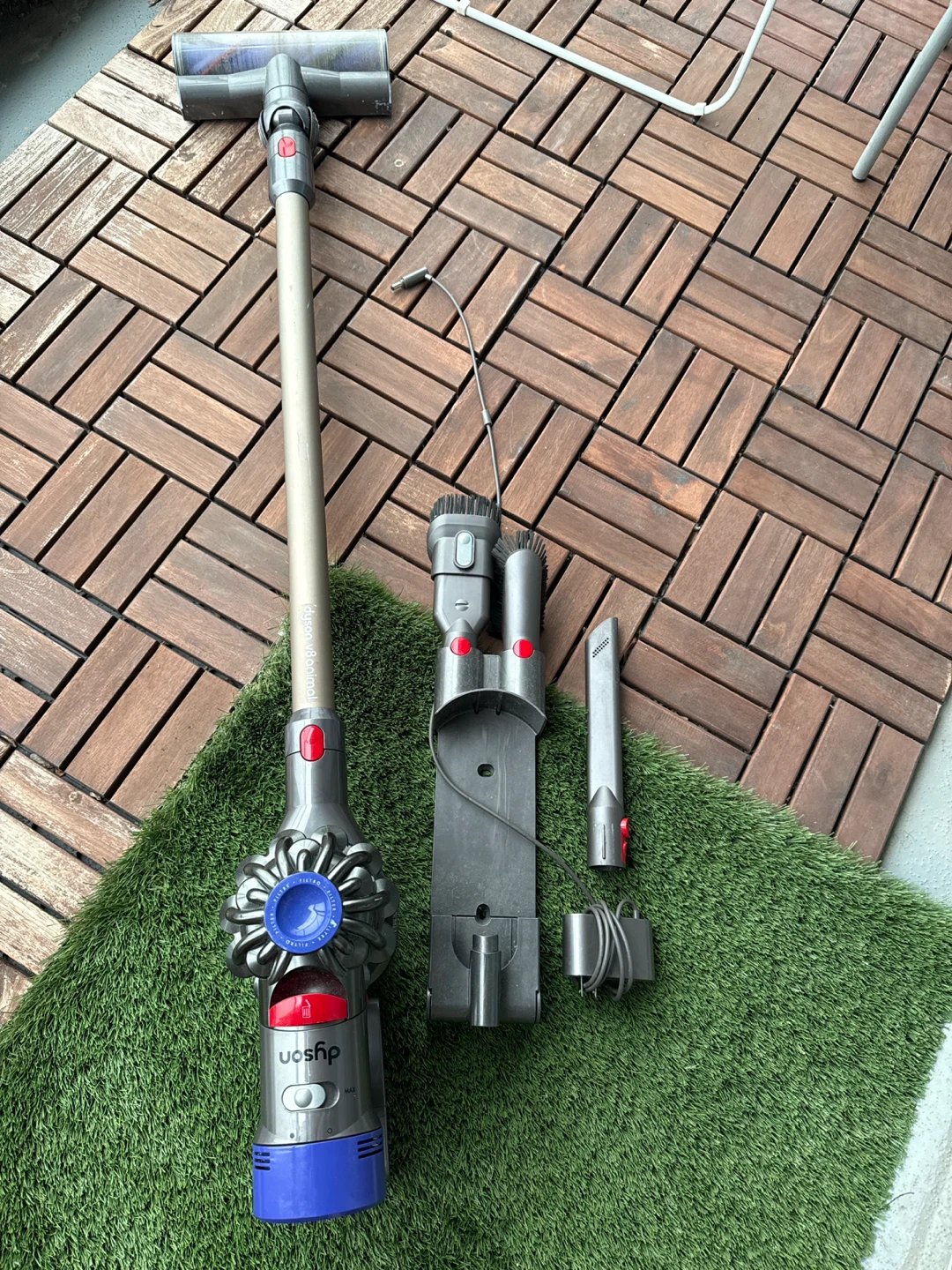 Dyson V8 Animal Cordless Vacuum Cleaner with Accessories - photo 2